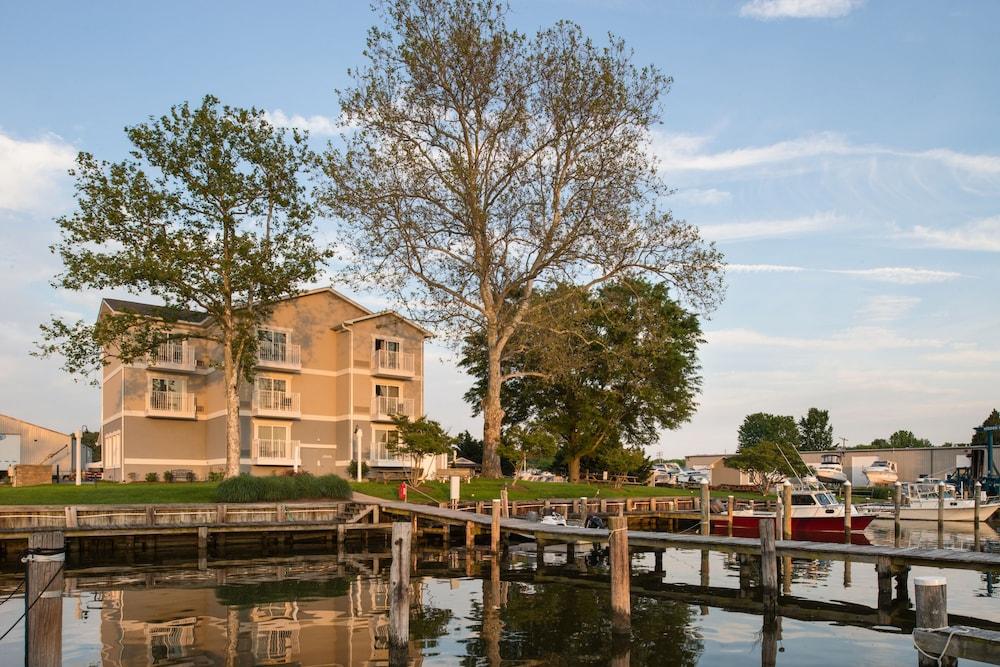 Anchored Inn At Hidden Harbor Deale Esterno foto